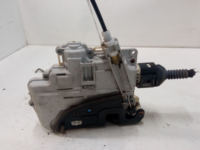 Recambio de cerradura puerta delantera izquierda para audi a4 b7 (8ec) 2.0 tdi 16v referencia OEM IAM   
