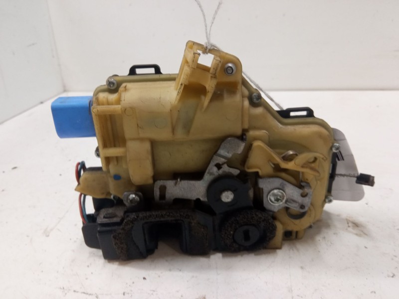 Recambio de cerradura puerta trasera derecha para volkswagen polo iv (9n_, 9a_) 1.4 16v referencia OEM IAM 991993300  