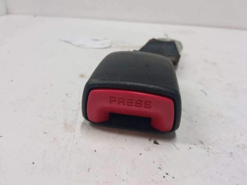 Recambio de anclaje cinturon trasero derecho para peugeot 107 (pm_, pn_) 1.0 referencia OEM IAM   