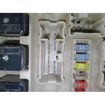 CAJA RELES / FUSIBLES 