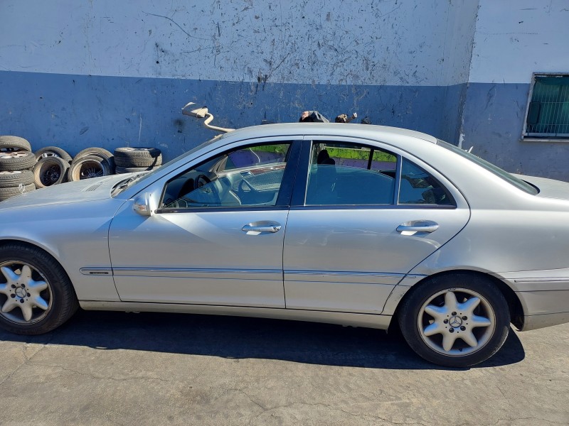 mercedes-benz clase c (w203) del año 2001