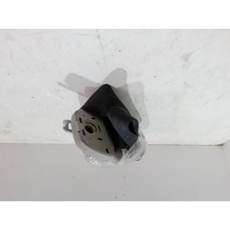 Recambio de cinturon seguridad trasero izquierdo para toyota corolla verso (zer_, zze12_, r1_) 2.0 d-4d (cur10_) referencia OEM 