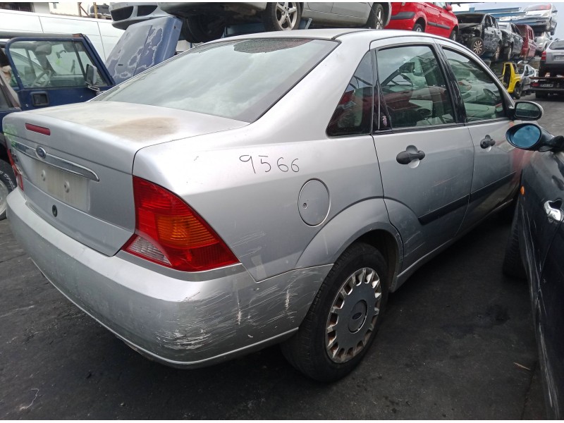 ford focus i sedán (dfw) del año 2000