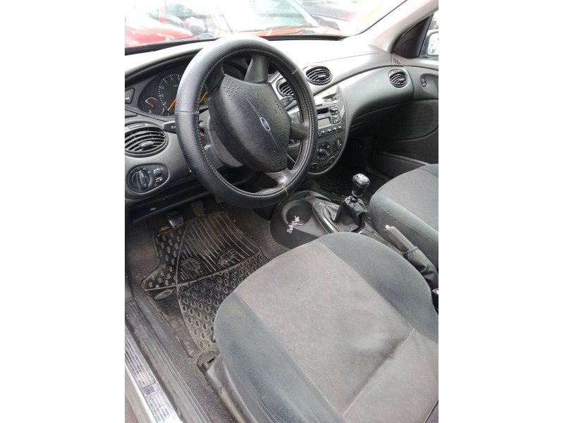 ford focus i sedán (dfw) del año 2000