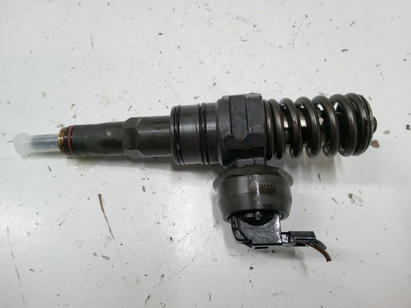 Recambio de inyector para volkswagen golf plus v (5m1, 521) 1.9 tdi referencia OEM IAM   
