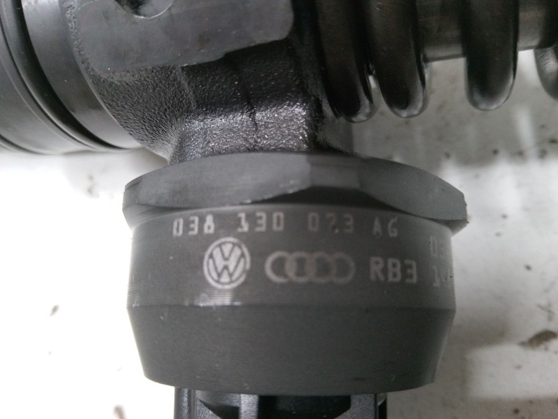 Recambio de inyector para volkswagen golf plus v (5m1, 521) 1.9 tdi referencia OEM IAM 038130073AG  