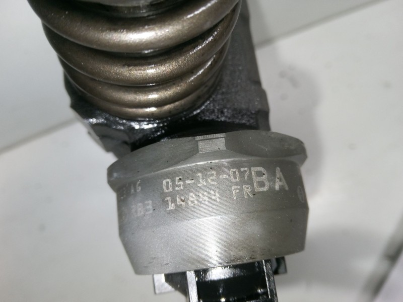 Recambio de inyector para volkswagen golf plus v (5m1, 521) 1.9 tdi referencia OEM IAM 038130073AG  