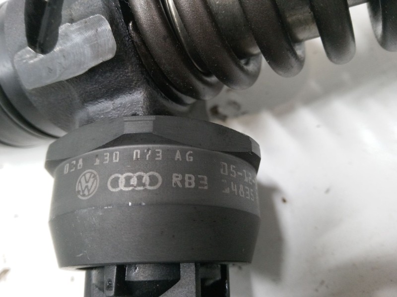 Recambio de inyector para volkswagen golf plus v (5m1, 521) 1.9 tdi referencia OEM IAM 038130073AG  