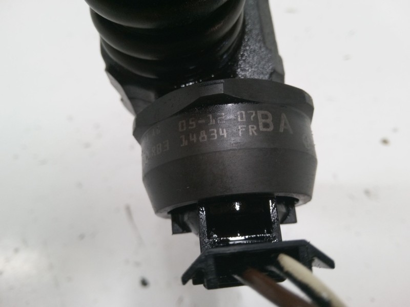 Recambio de inyector para volkswagen golf plus v (5m1, 521) 1.9 tdi referencia OEM IAM 038130073AG  