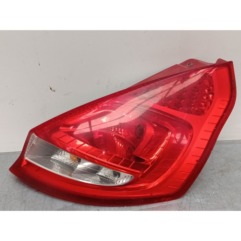 Recambio de piloto trasero derecho para ford fiesta vi (cb1, ccn) 1.6 tdci referencia OEM IAM 8A6113404A  