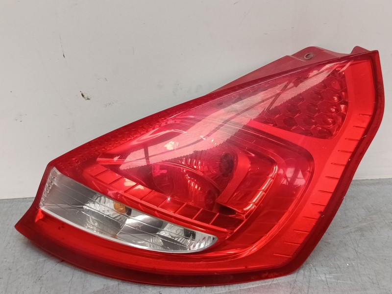 Recambio de piloto trasero derecho para ford fiesta vi (cb1, ccn) 1.6 tdci referencia OEM IAM 8A6113404A  