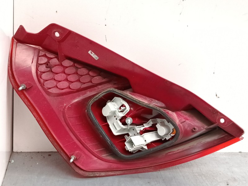 Recambio de piloto trasero derecho para ford fiesta vi (cb1, ccn) 1.6 tdci referencia OEM IAM 8A6113404A  