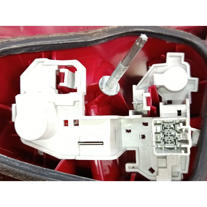 Recambio de piloto trasero derecho para ford fiesta vi (cb1, ccn) 1.6 tdci referencia OEM IAM 8A6113404A  