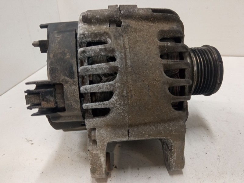 Recambio de alternador para renault grand scénic iii (jz0/1_) 1.5 dci referencia OEM IAM 231004554R  
