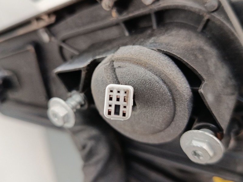 Recambio de retrovisor electrico derecho para mitsubishi colt vi (z3_a, z2_a) 1.3 (z21a) referencia OEM IAM   