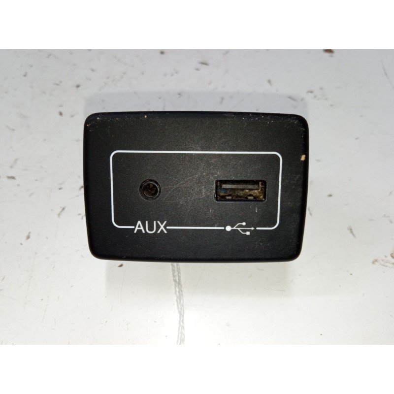 Recambio de conector usb / aux para fiat doblo autobús (263_) 1.3 d multijet (263axc1a) referencia OEM IAM FT7356337390866  