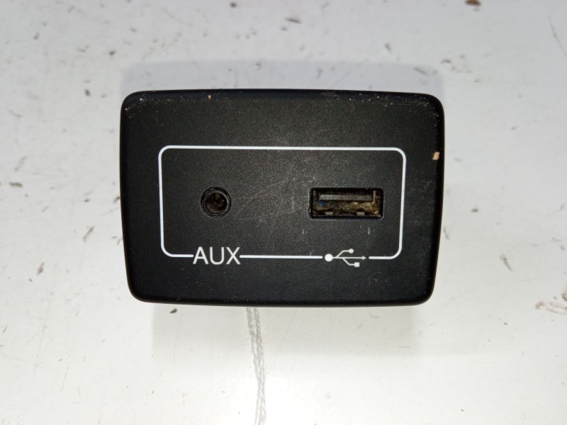 Recambio de conector usb / aux para fiat doblo autobús (263_) 1.3 d multijet (263axc1a) referencia OEM IAM FT7356337390866  