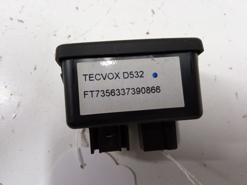 Recambio de conector usb / aux para fiat doblo autobús (263_) 1.3 d multijet (263axc1a) referencia OEM IAM FT7356337390866  