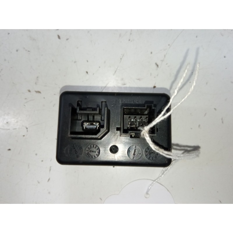 Recambio de conector usb / aux para fiat doblo autobús (263_) 1.3 d multijet (263axc1a) referencia OEM IAM FT7356337390866  