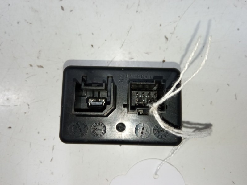 Recambio de conector usb / aux para fiat doblo autobús (263_) 1.3 d multijet (263axc1a) referencia OEM IAM FT7356337390866  