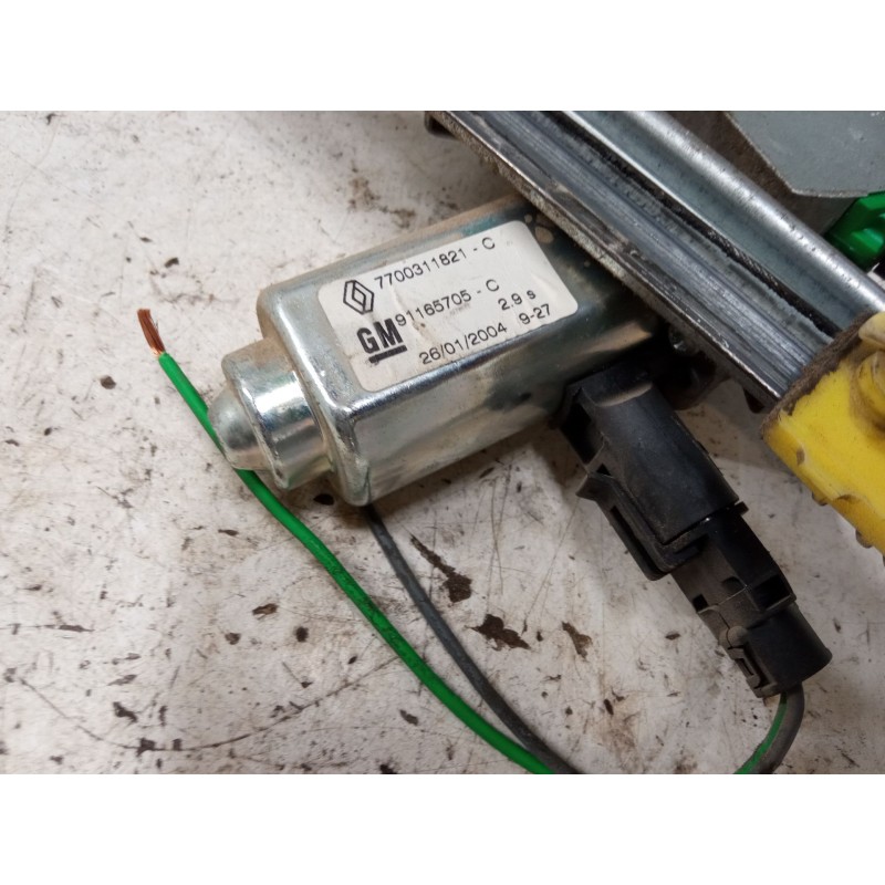 Recambio de elevalunas electrico delantero derecho para nissan primastar furgoneta (x83) 1.9 dci 100 referencia OEM IAM 77003118