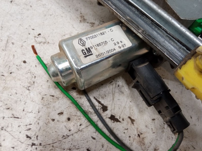 Recambio de elevalunas electrico delantero derecho para nissan primastar furgoneta (x83) 1.9 dci 100 referencia OEM IAM 77003118