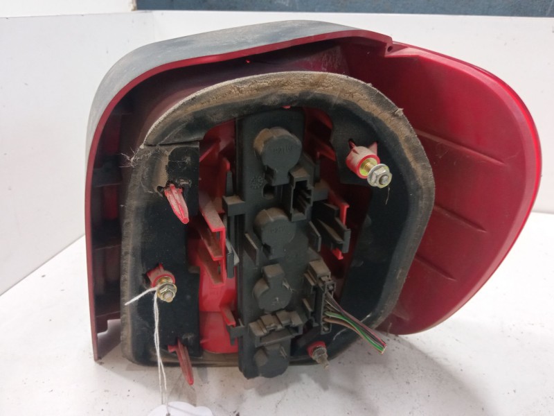 Recambio de piloto trasero izquierdo para volkswagen polo (6n2) 1.4 16v referencia OEM IAM   