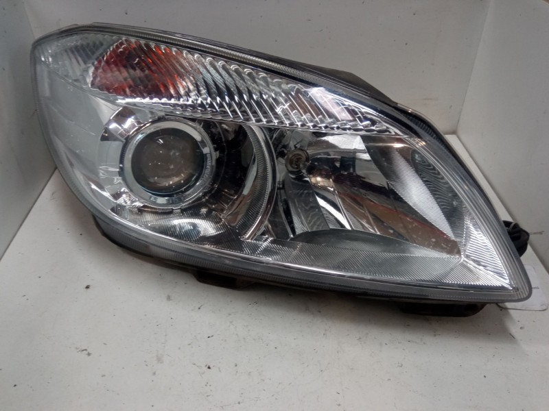 Recambio de faro derecho para skoda fabia ii (542) 1.2 12v referencia OEM IAM 5J1941018D  