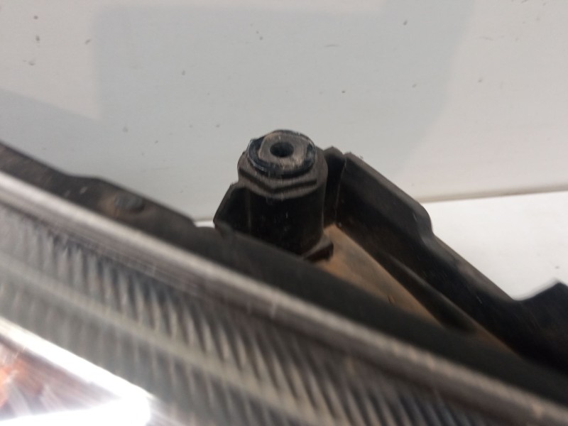 Recambio de faro derecho para skoda fabia ii (542) 1.2 12v referencia OEM IAM 5J1941018D  