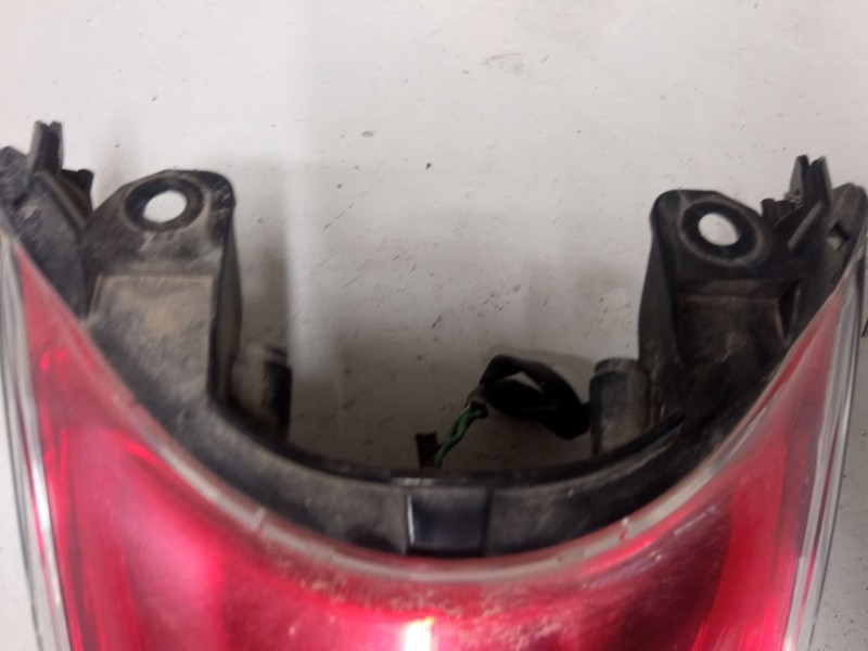 Recambio de piloto trasero central para honda www125ex referencia OEM IAM   