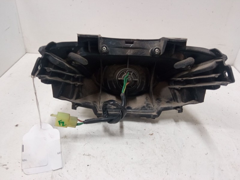 Recambio de piloto trasero central para honda www125ex referencia OEM IAM   