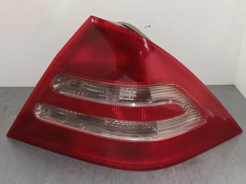 Recambio de piloto trasero derecho para mercedes-benz clase c (w203) c 220 cdi (203.006) referencia OEM IAM 2038200264R  