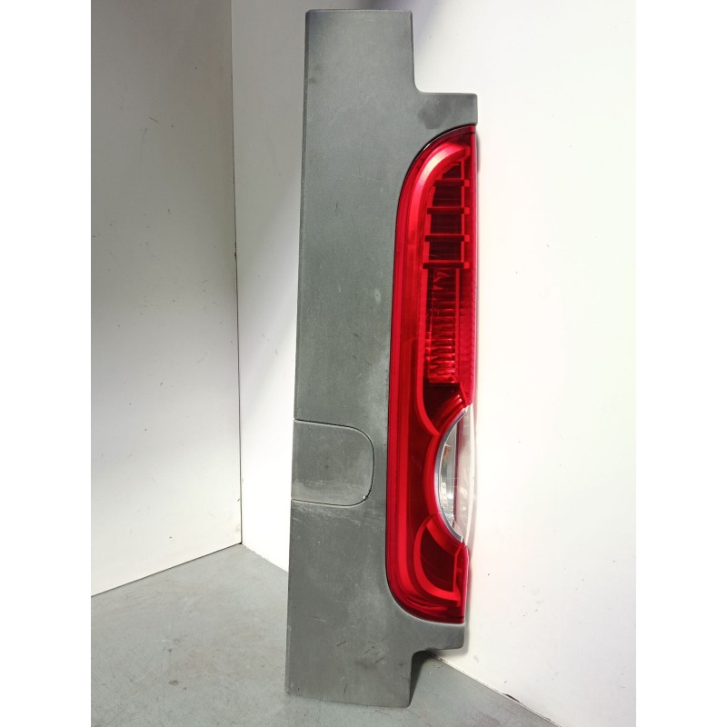 Recambio de piloto trasero izquierdo para opel vivaro a autobús (x83) 2.5 cdti (f7, j7, a07) referencia OEM IAM 93857705  