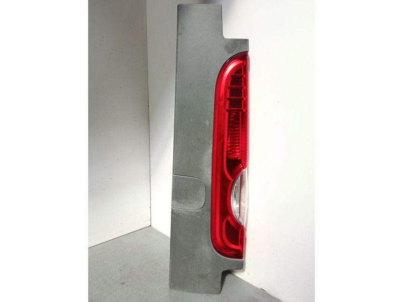 Recambio de piloto trasero izquierdo para opel vivaro a autobús (x83) 2.5 cdti (f7, j7, a07) referencia OEM IAM 93857705  