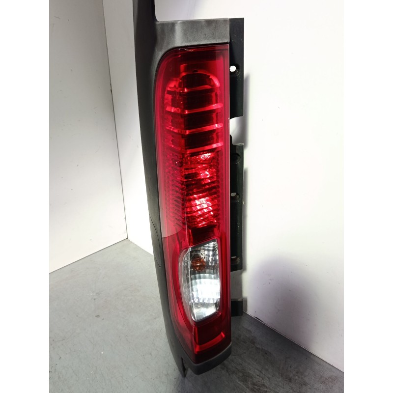 Recambio de piloto trasero izquierdo para opel vivaro a autobús (x83) 2.5 cdti (f7, j7, a07) referencia OEM IAM 93857705  