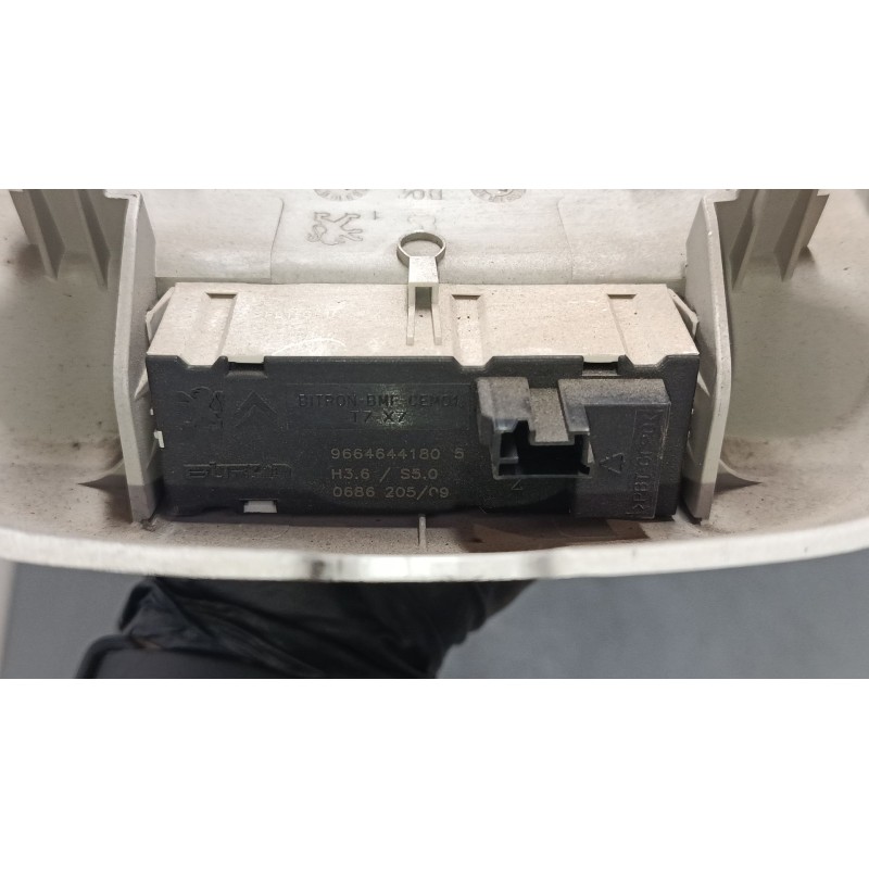 Recambio de luz interior delantera para peugeot 3008 i monospace (0u_) 1.6 hdi referencia OEM IAM 9681370177  