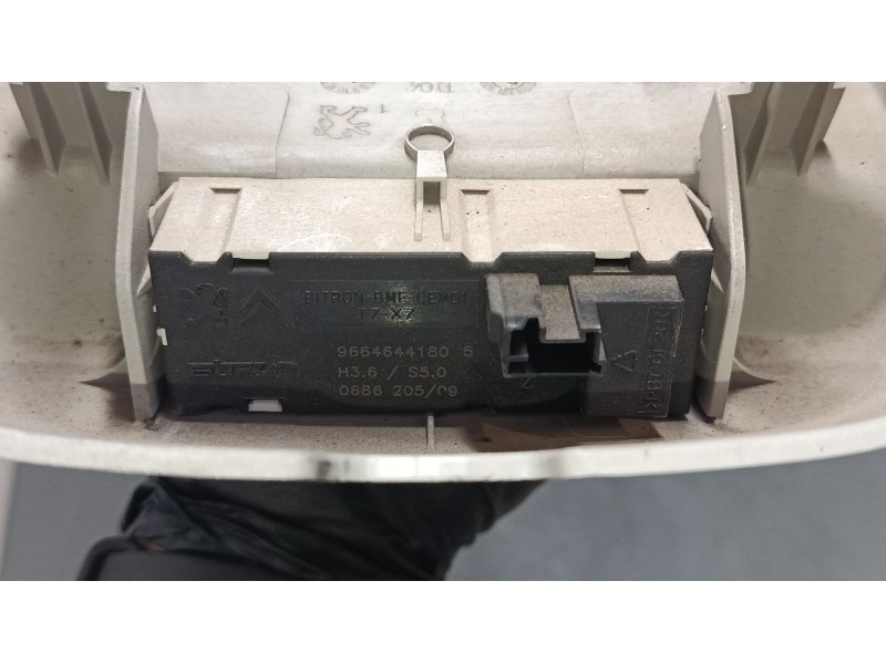 Recambio de luz interior delantera para peugeot 3008 i monospace (0u_) 1.6 hdi referencia OEM IAM 9681370177  
