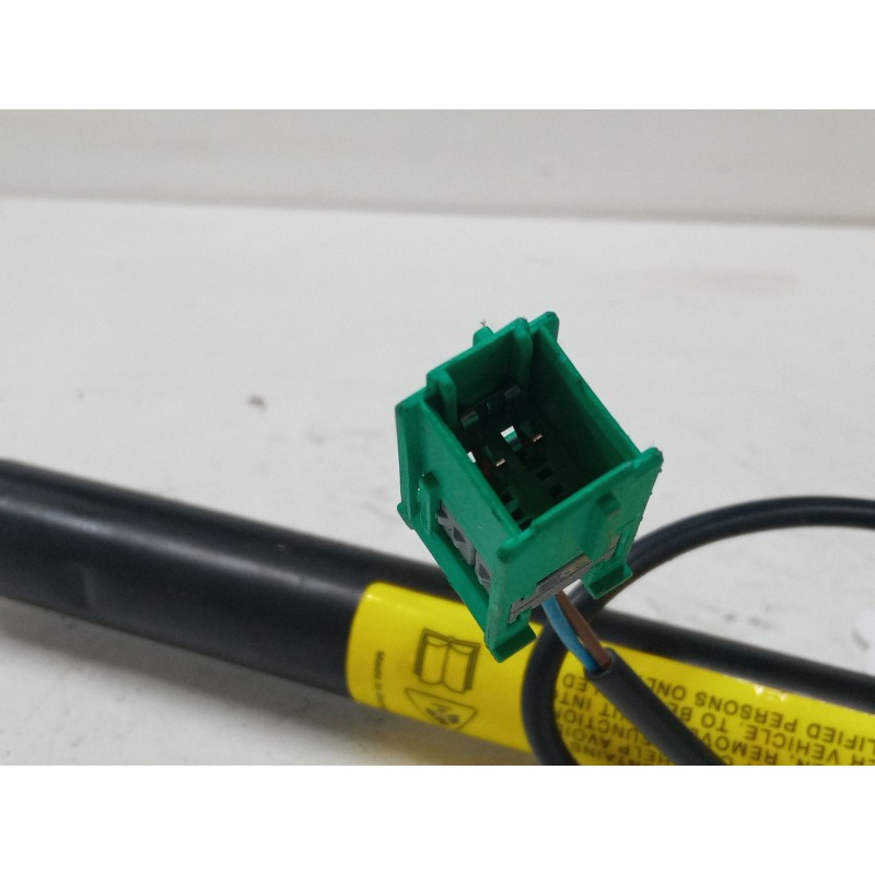 Recambio de anclaje cinturon delantero derecho para opel zafira / zafira family b (a05) 1.7 cdti (m75) referencia OEM IAM   