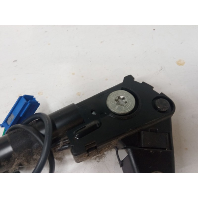 Recambio de anclaje cinturon delantero izquierdo para opel zafira / zafira family b (a05) 1.7 cdti (m75) referencia OEM IAM   