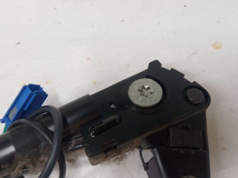 Recambio de anclaje cinturon delantero izquierdo para opel zafira / zafira family b (a05) 1.7 cdti (m75) referencia OEM IAM   