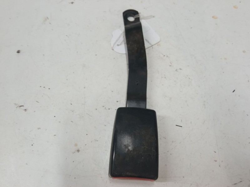 Recambio de anclaje cinturon delantero izquierdo para volkswagen polo iv (9n_, 9a_) 1.4 tdi referencia OEM IAM   