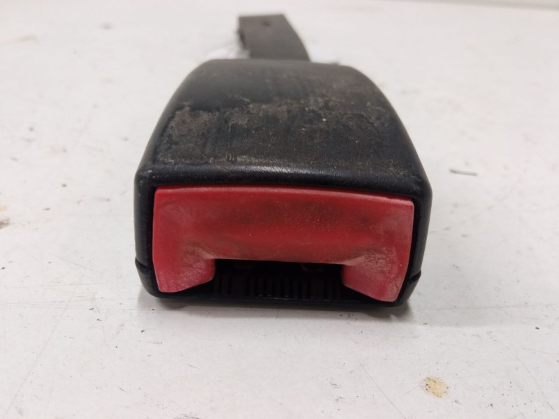 Recambio de anclaje cinturon delantero izquierdo para volkswagen polo iv (9n_, 9a_) 1.4 tdi referencia OEM IAM   