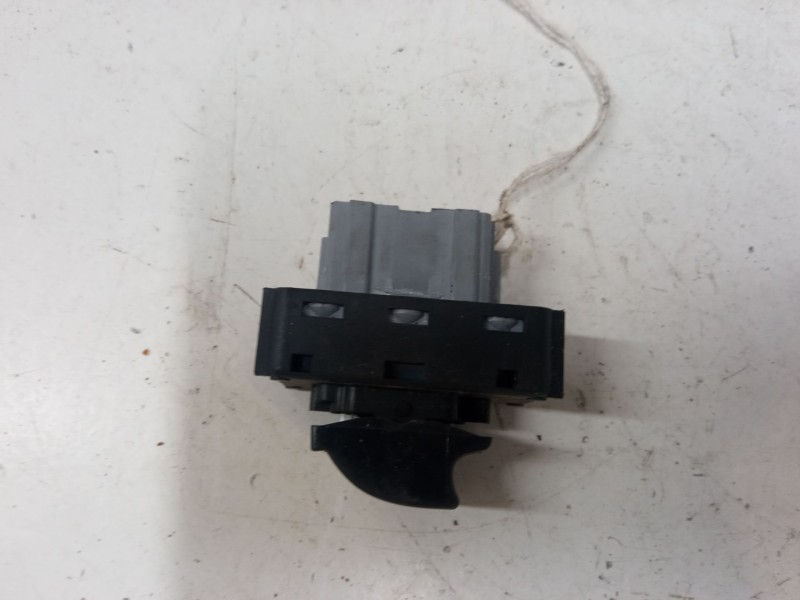 Recambio de mando elevalunas delantero derecho para citroën c3 iii (sx) 1.6 bluehdi 75 referencia OEM IAM   