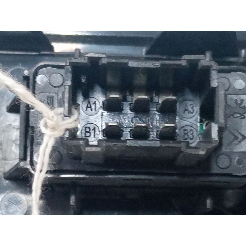 Recambio de mando elevalunas delantero derecho para citroën c3 ii (sc_) 1.2 vti 82 referencia OEM IAM   