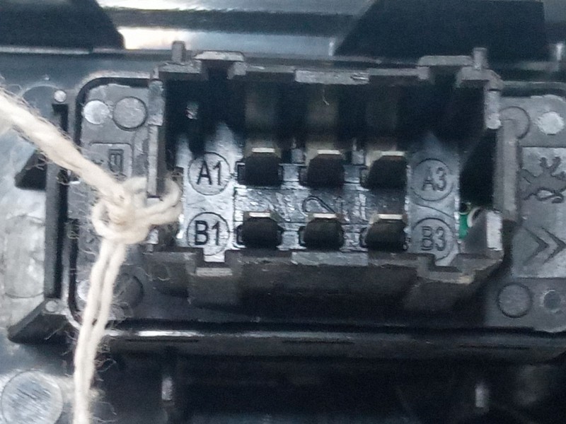 Recambio de mando elevalunas delantero derecho para citroën c3 ii (sc_) 1.2 vti 82 referencia OEM IAM   