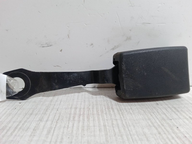 Recambio de anclaje cinturon delantero derecho para skoda felicia ii (6u1) 1.3 referencia OEM IAM   