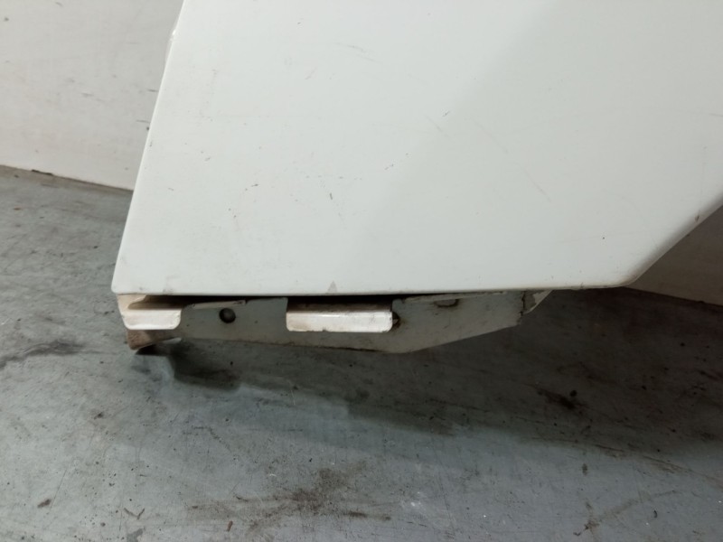 Recambio de aleta delantera izquierda para peugeot expert caja/chasis 1.6 hdi 90 16v referencia OEM IAM   