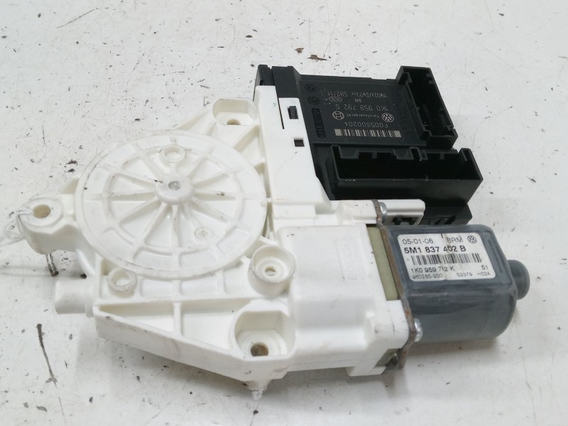 Recambio de motor elevaluna delantero derecho para volkswagen golf plus v (5m1, 521) 1.9 tdi referencia OEM IAM   