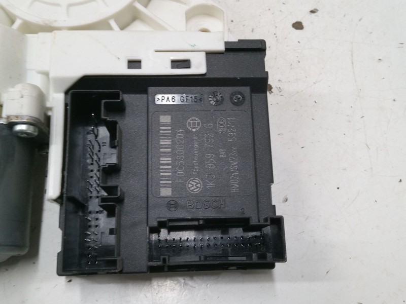 Recambio de motor elevaluna delantero derecho para volkswagen golf plus v (5m1, 521) 1.9 tdi referencia OEM IAM   