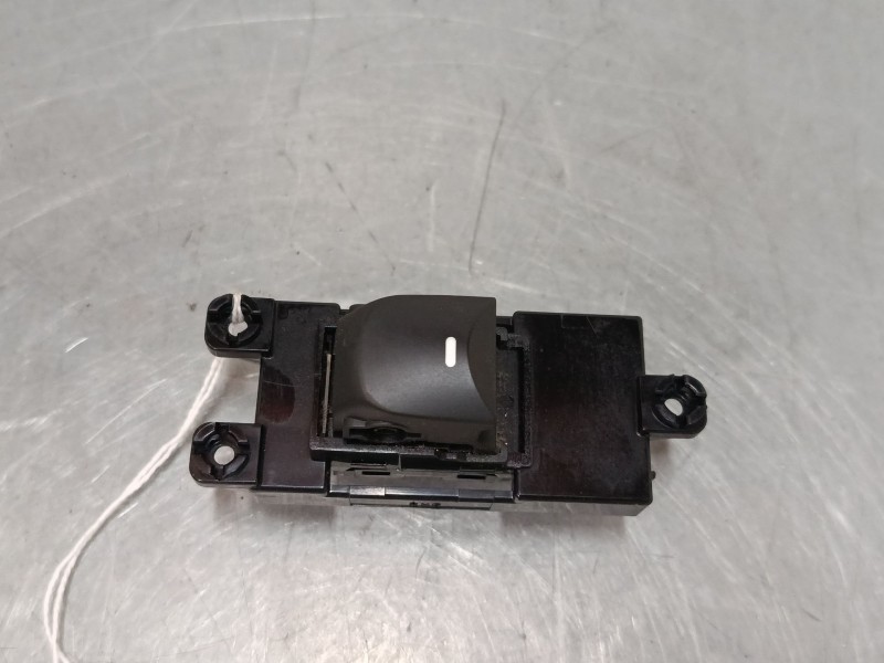 Recambio de mando elevalunas trasero izquierdo para hyundai i30 (gd) 1.4 crdi referencia OEM IAM   